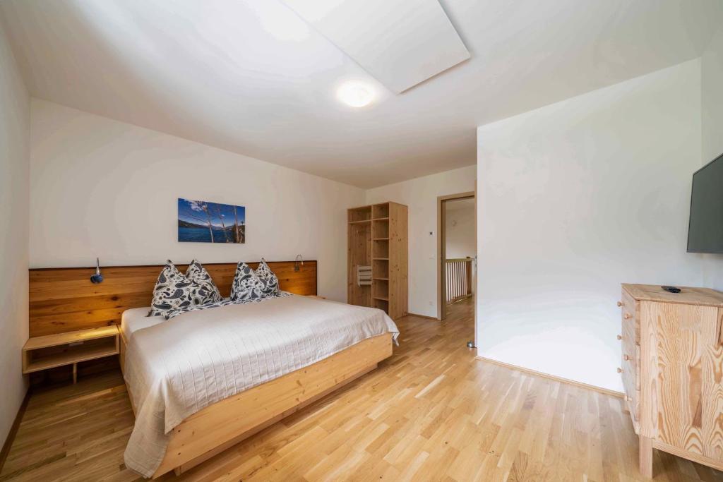 Postel nebo postele na pokoji v ubytování 2Geräumiges Ferienhaus in den schönen Alpen