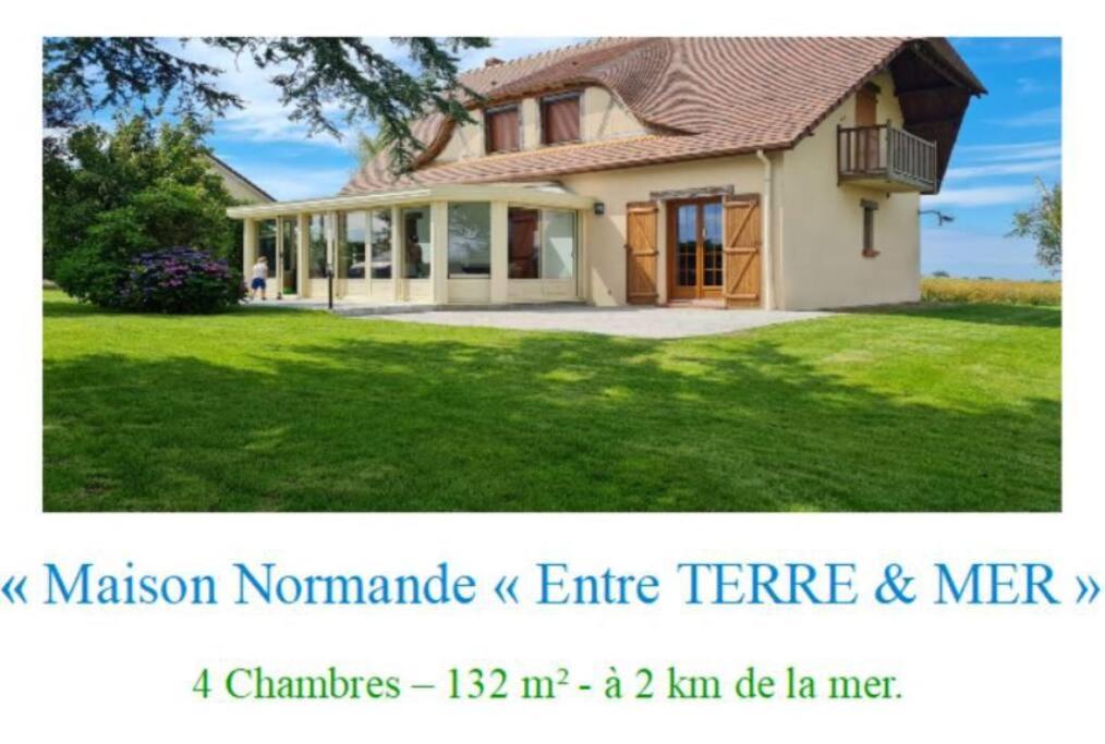 une photo d'une maison avec un panneau indiquant k mansion norman x entire dans l'établissement MAISON entre TERRE & MER - 132 M² - 2 Km de la MER, à Saint-Léonard
