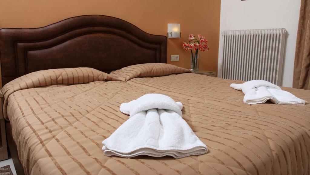 Kronos Hotel - Triple Room With City View