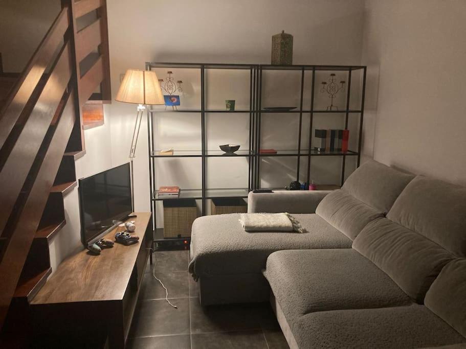 Posezení v ubytování Chalet con piscina entre Liencres y Suances