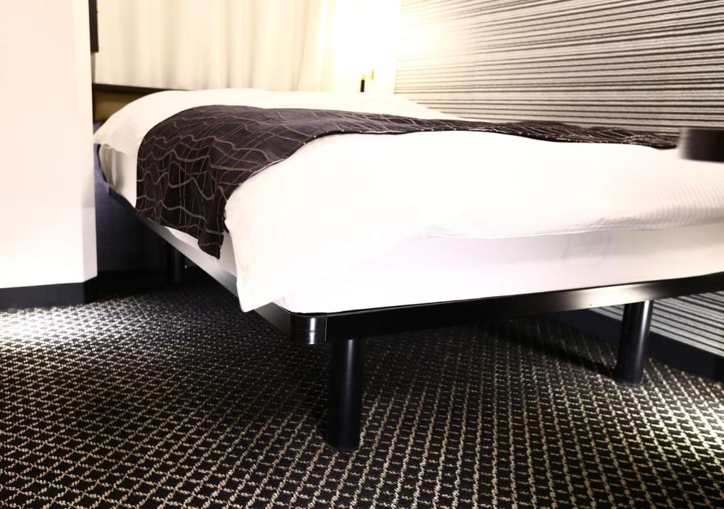 Postel nebo postele na pokoji v ubytování APA Hotel Namba Shinsaibashi