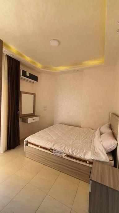 Postel nebo postele na pokoji v ubytování Casablanca Beach Direct sea view Tow Bedroom Apartment