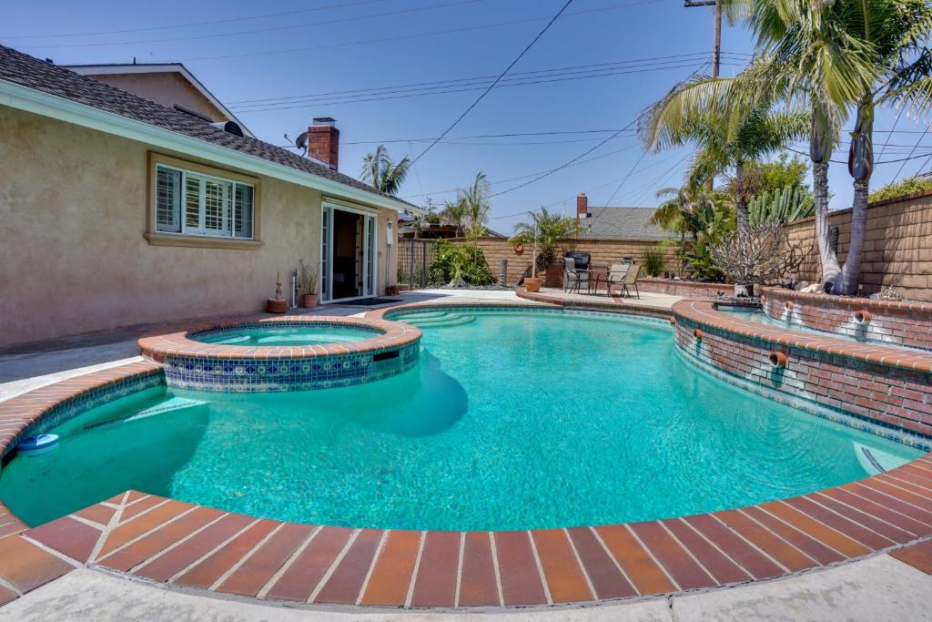 Huntington Beach Vacation Rental with Private Pool!, Huntington Beach