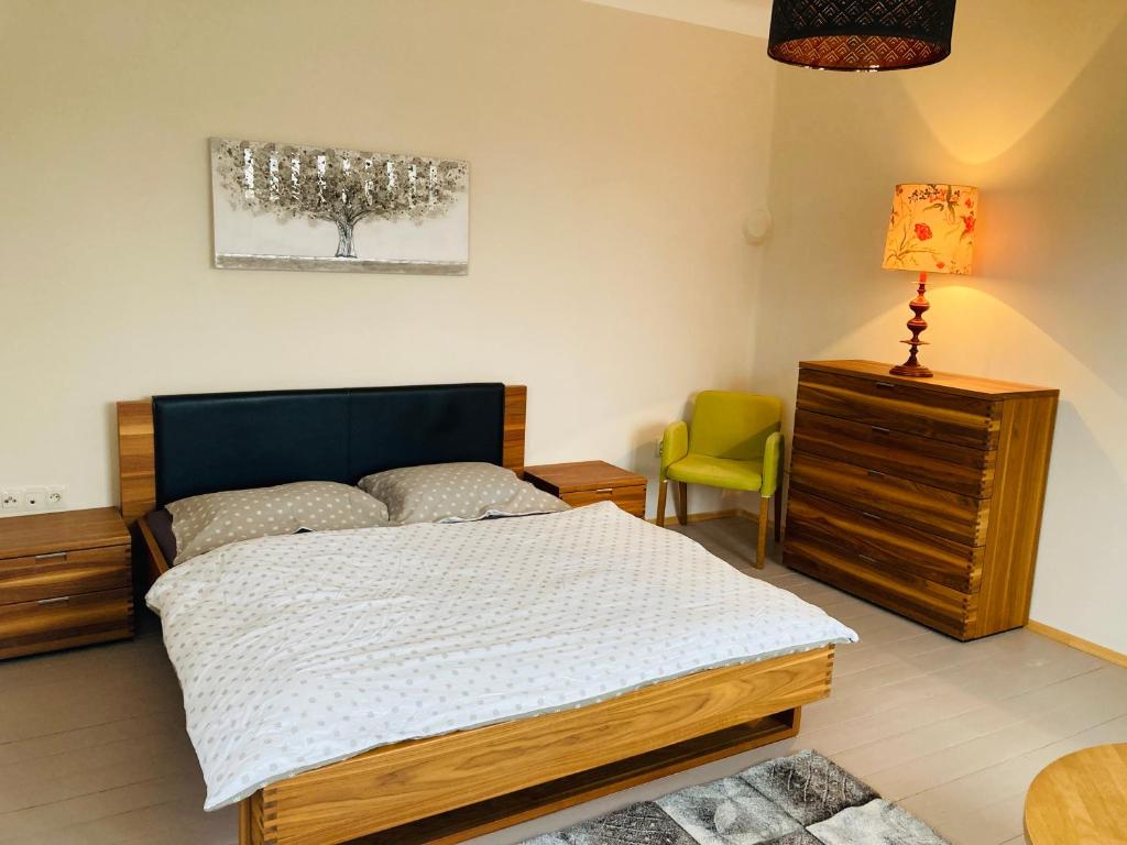 Postel nebo postele na pokoji v ubytování Apartmány Chmelničky