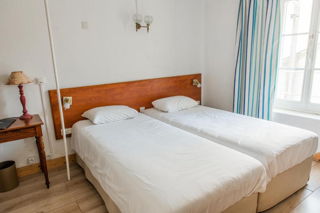 Postel nebo postele na pokoji v ubytování Le Relais Des Templiers