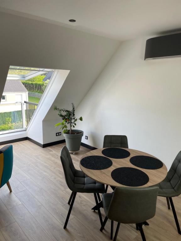 a dining room with a table and chairs at appartement des mésanges 