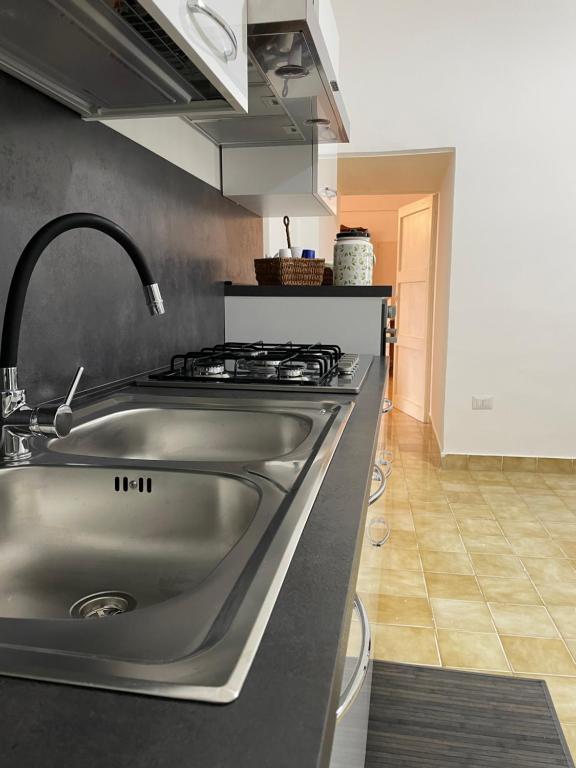 Kuchyň nebo kuchyňský kout v ubytování Casa vacanze La colombaia