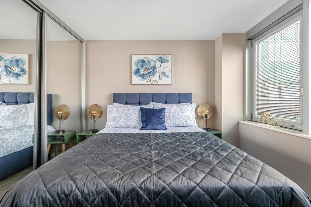 Airhost's Brighton's Best Green Diamond Escape with Sea Views - Two-Bedroom Apartment