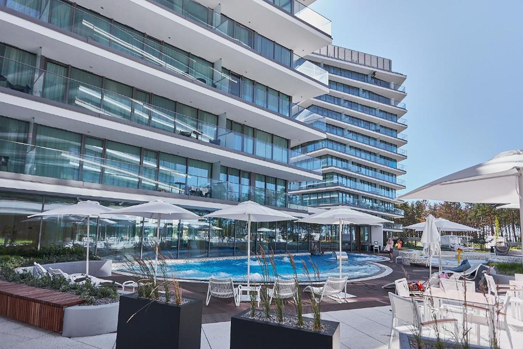 Bazén v ubytování Wave - Sea Salt Apartment - Pools&SPA nebo v jeho okolí