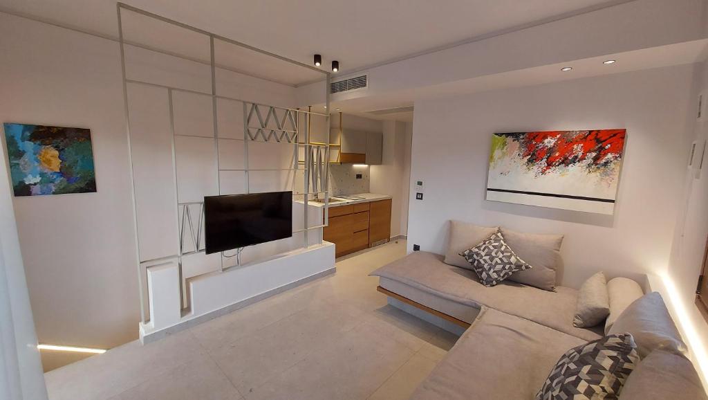 TV a/nebo společenská místnost v ubytování Kynara Elegant Living