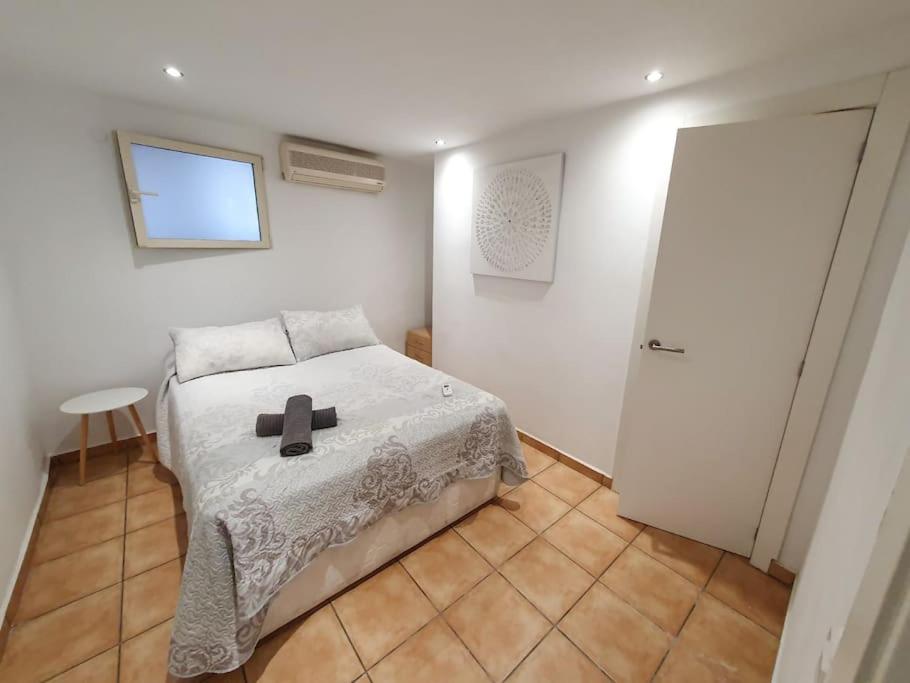 Posteľ alebo postele v izbe v ubytovaní Apartment C in a villa with heated swimming pool & jacuzzi