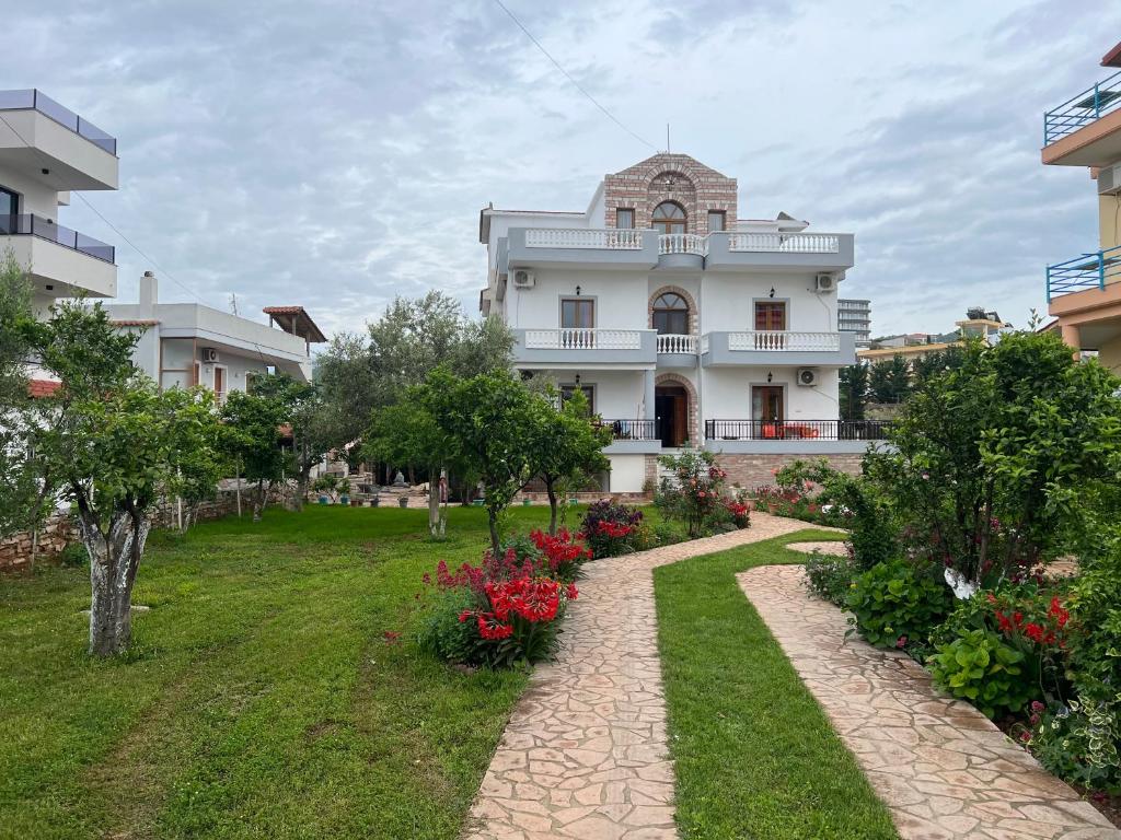 Vila Sidi tesisinin dışında bir bahçe