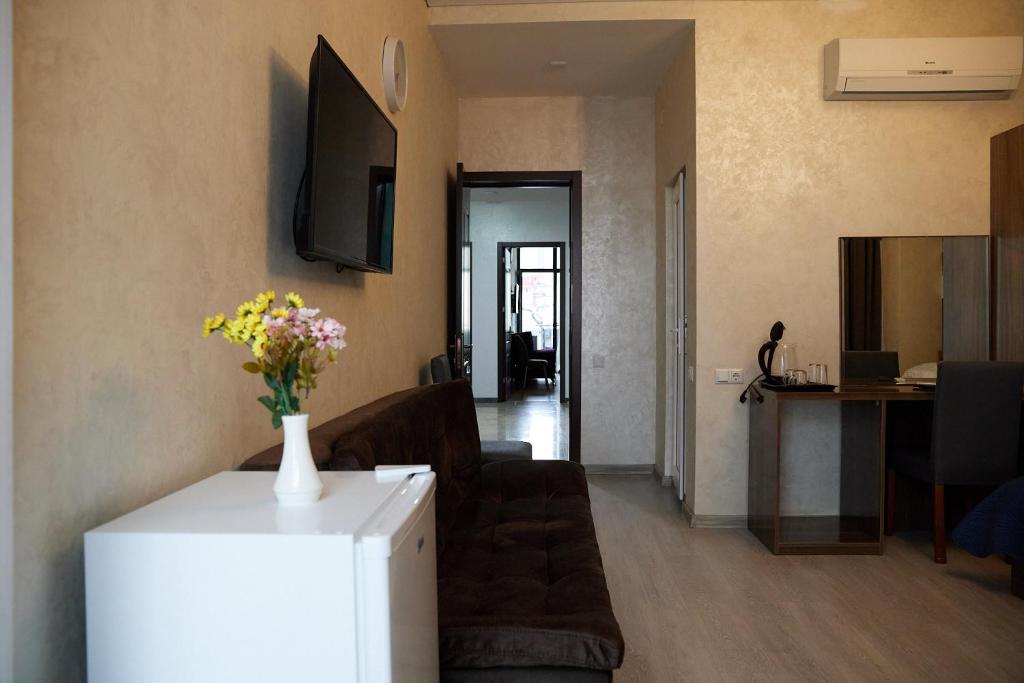 TV a/nebo společenská místnost v ubytování HOTEL LORD