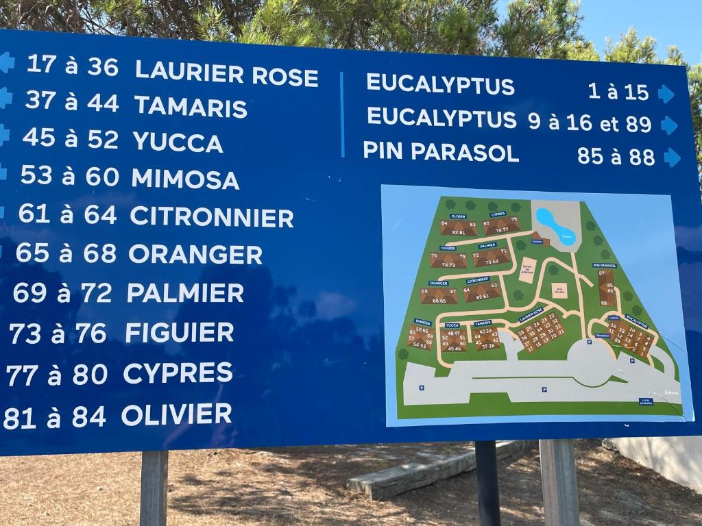 a sign at the top of the trail at Superbe appartement 6pers avec piscine et jardin in Fréjus