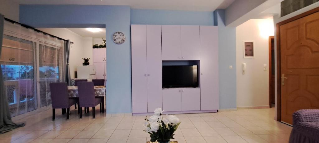 Telewizja i/lub zestaw kina domowego w obiekcie Mary's Apartment
