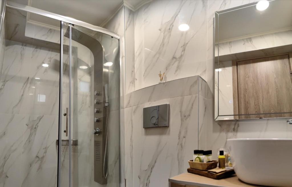 Wide Blue Luxury Boutique Suites - 7