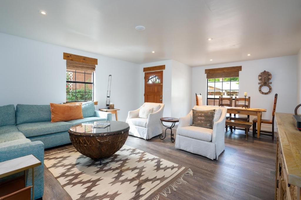 Hillside House - Housity