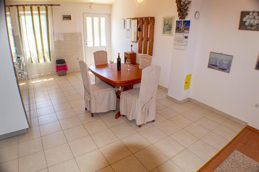 Fotografie z fotogalerie ubytování Apartman Utiha v destinaci Neviđane