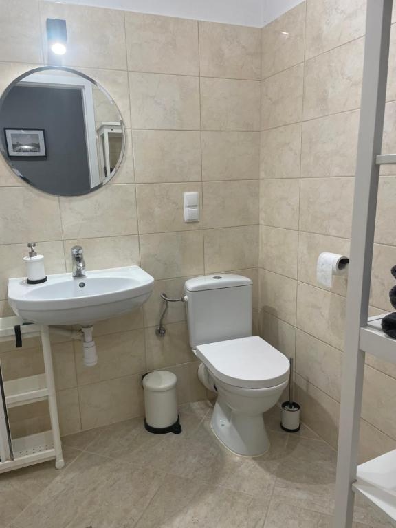 Kúpeľňa v ubytovaní Uroczy apartament w ścisłym centrum Giżycka
