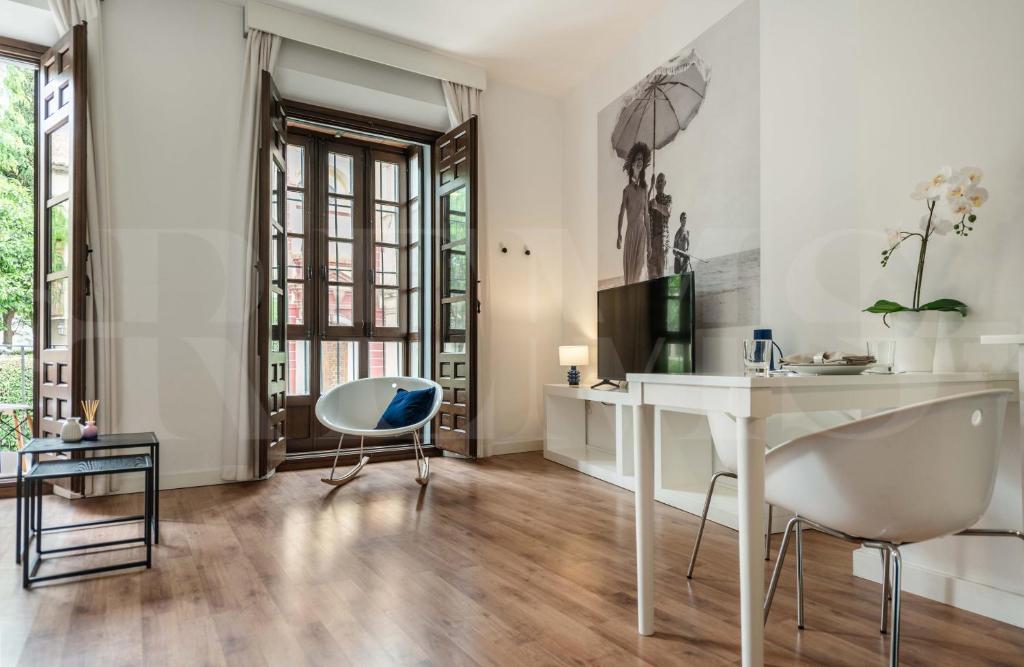 Posedenie v ubytovaní Spacious apartment by Picasso Museum by REMS