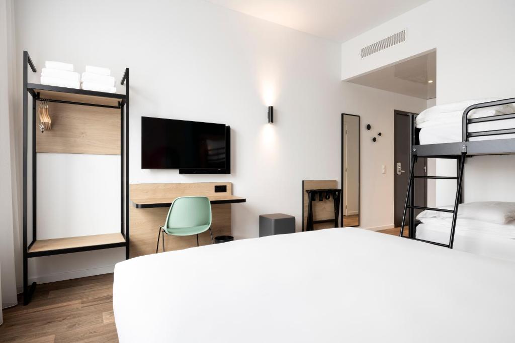 Postel nebo postele na pokoji v ubytování B&B HOTEL Namur