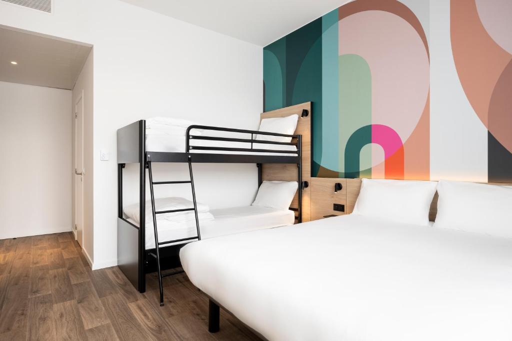 Postel nebo postele na pokoji v ubytování B&B HOTEL Namur