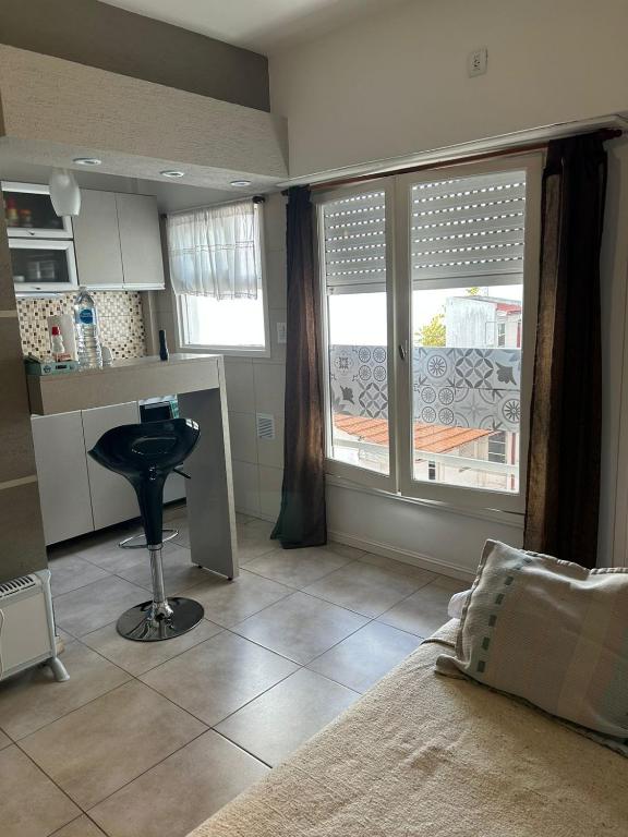 a living room with a table and a kitchen at Estudio Mar in Mar del Plata