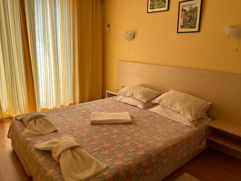 Postel nebo postele na pokoji v ubytování Apartments in complex Harmony hills