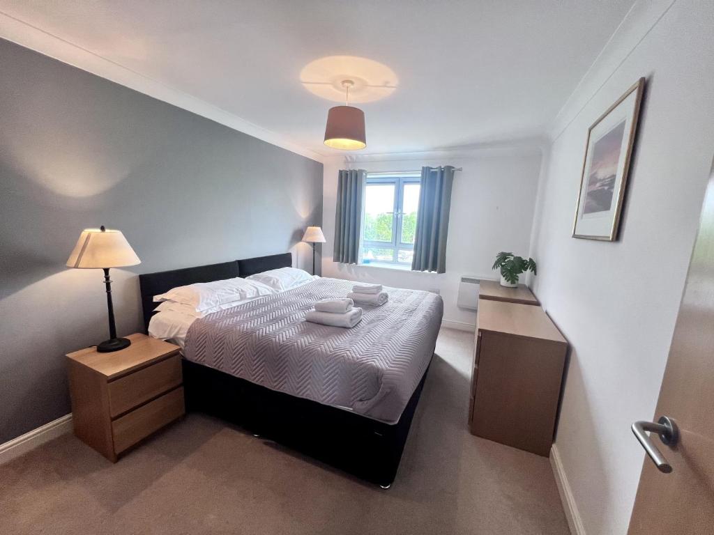 a small bedroom with a bed and a window at Cydel Court in Kidlington