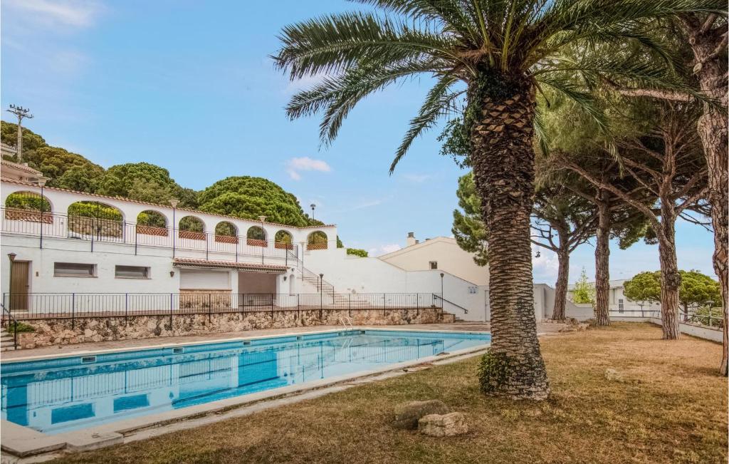 Bazén v ubytování Cozy Apartment In Sant Feliu De Guíxols nebo v jeho okolí
