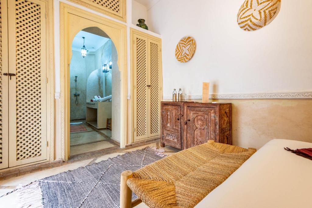 Postel nebo postele na pokoji v ubytování Riad L'orange Bleue