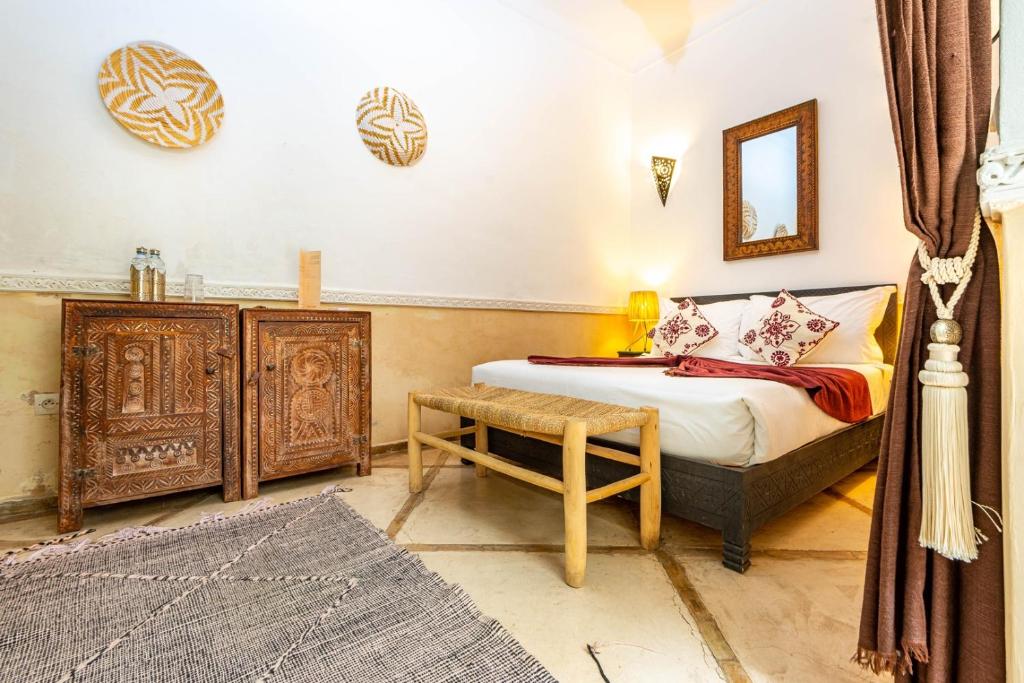 Postel nebo postele na pokoji v ubytování Riad L'orange Bleue