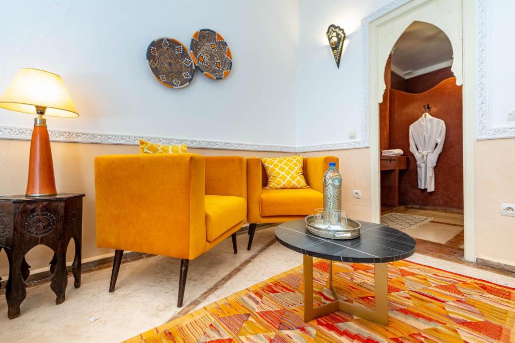 Posezení v ubytování Riad L'orange Bleue