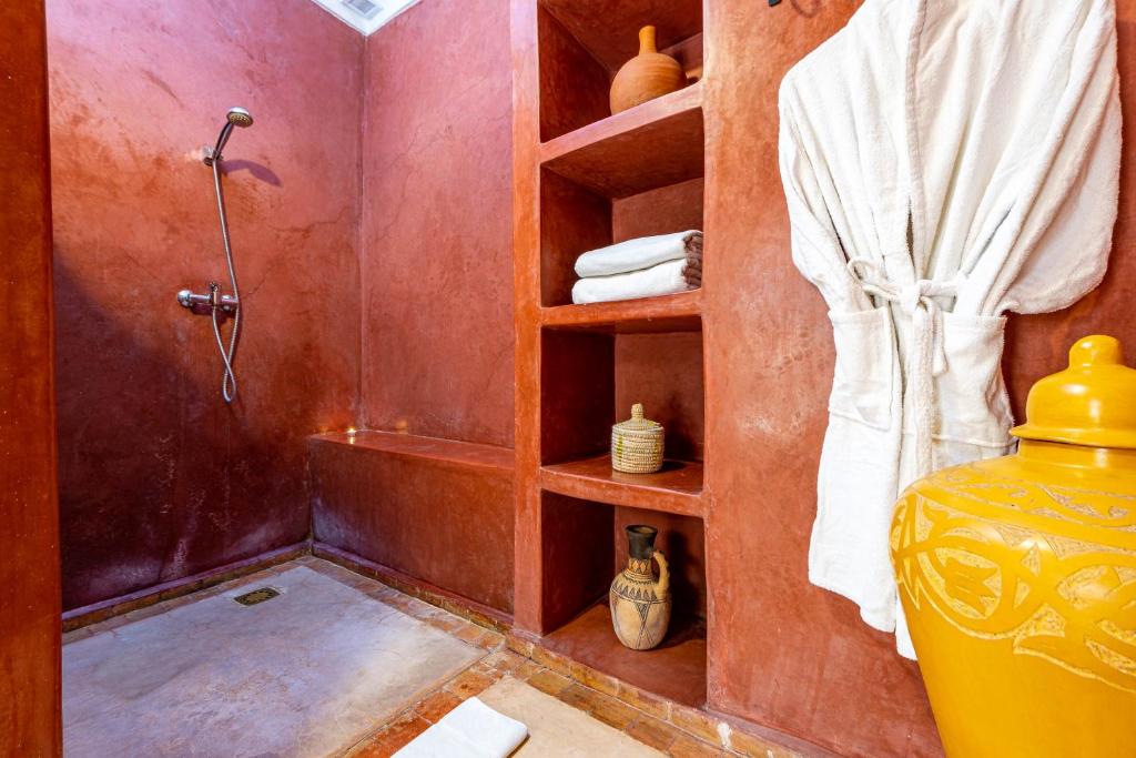 Koupelna v ubytování Riad L'orange Bleue