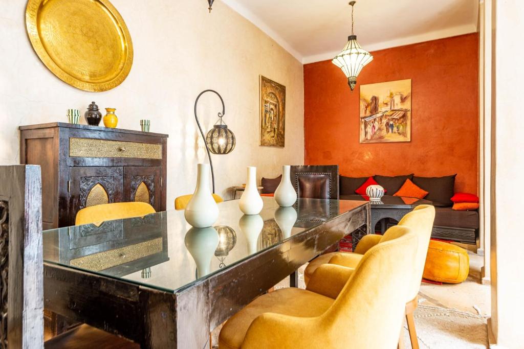 Posezení v ubytování Riad L'orange Bleue