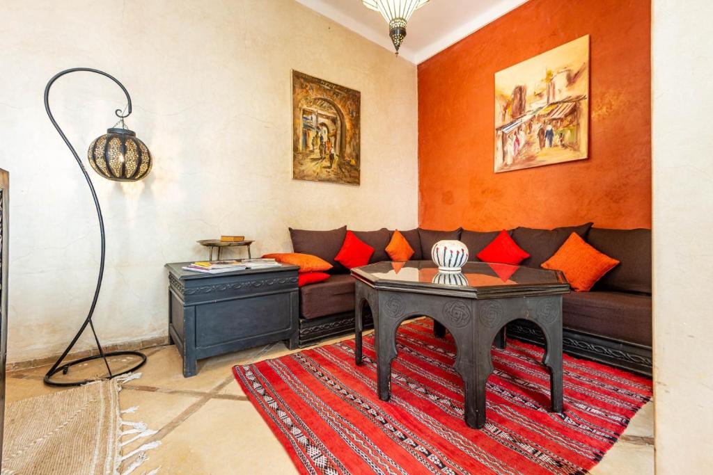 Posezení v ubytování Riad L'orange Bleue