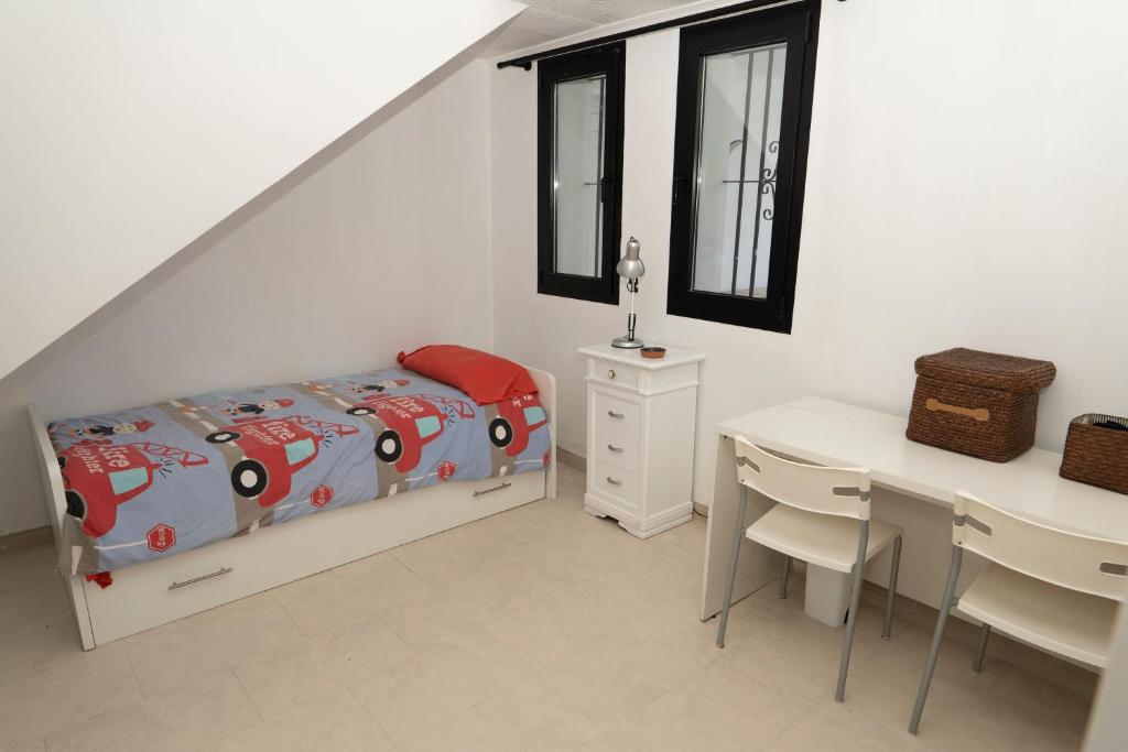 Ein Bett oder Betten in einem Zimmer der Unterkunft Spacious Duplex with garden in Sotogrande