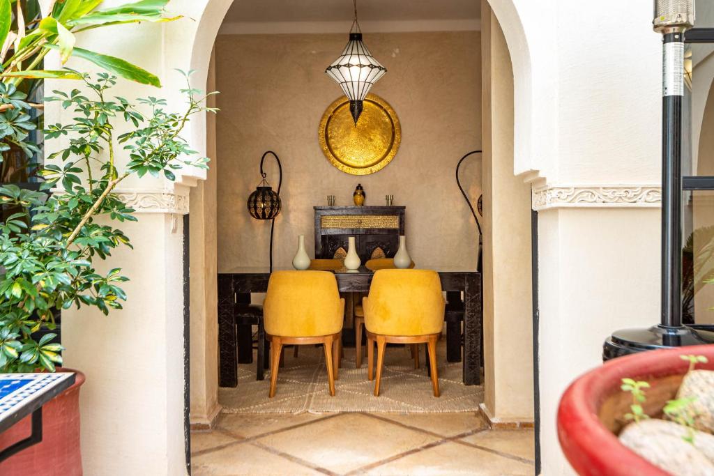 Posezení v ubytování Riad L'orange Bleue
