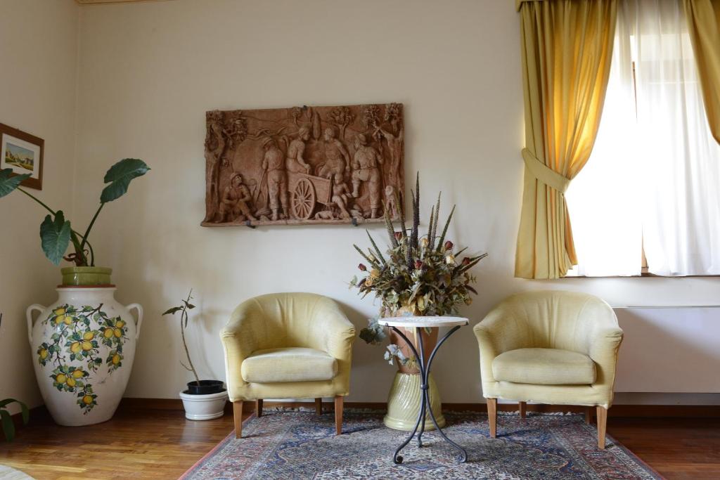 Posezení v ubytování Hotel Rutiliano