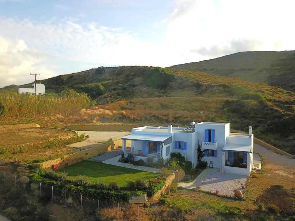 a white house in the middle of a hill at Mpasales house in Skiros
