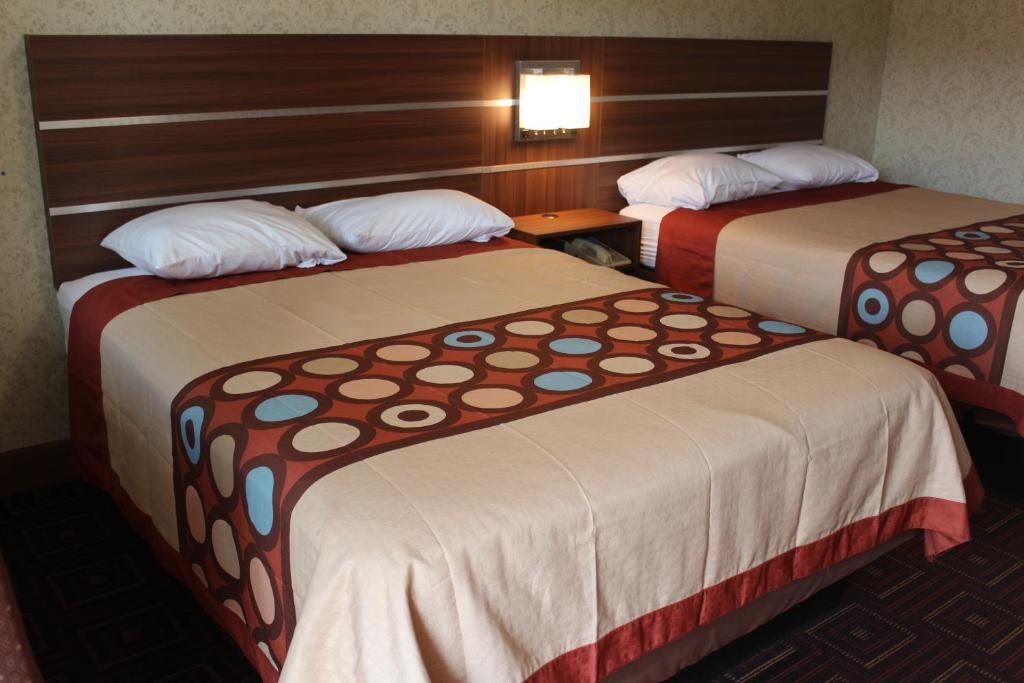 American Inn - Deluxe Double Room