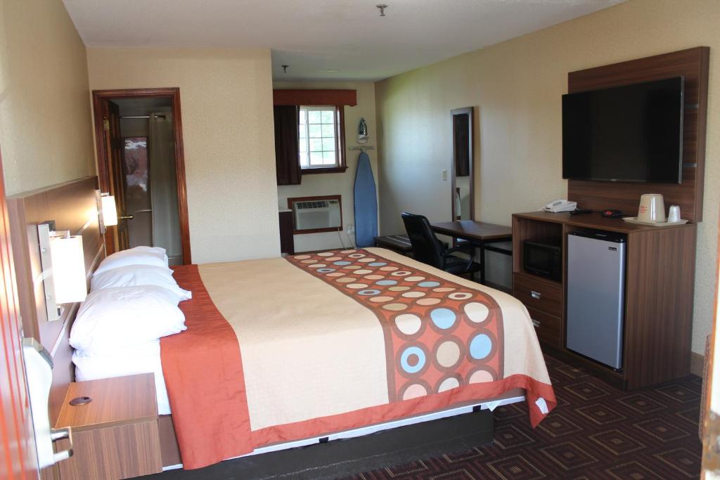 American Inn - King Room - Non-Smoking