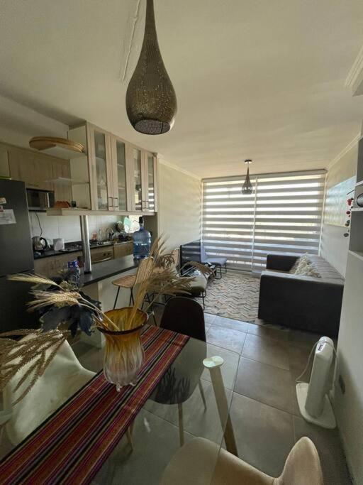 a living room with a table and a couch at Departamento en La Cruz Entre La Calera y Quillota in La Cruz