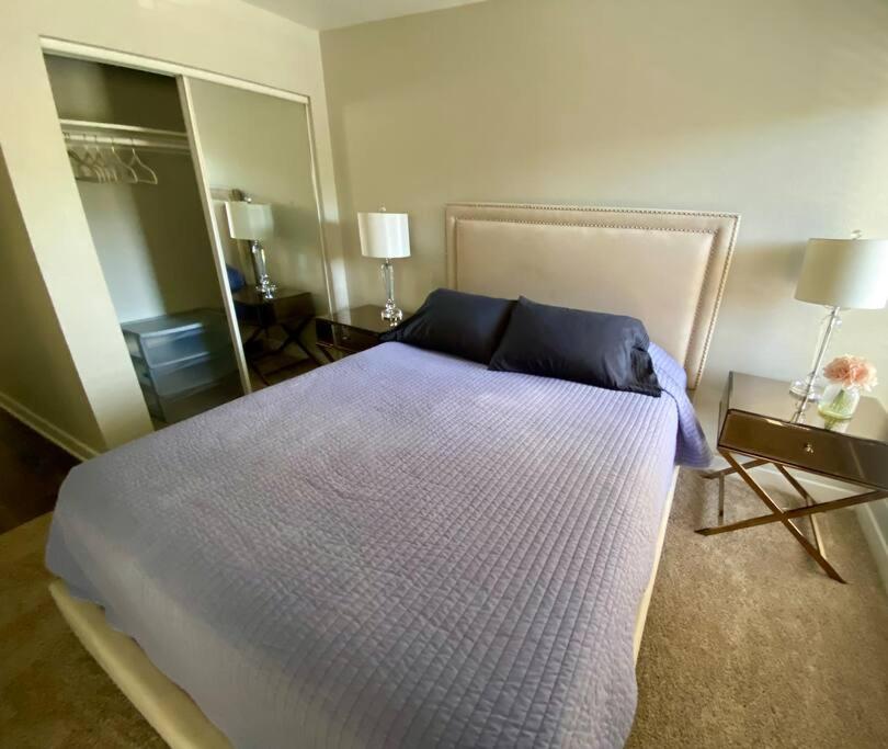 Ένα ή περισσότερα κρεβάτια σε δωμάτιο στο Your home away from home!
