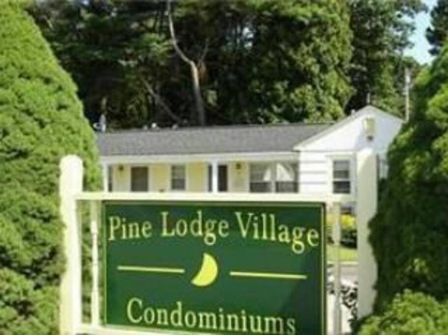 Cozy, cute beach condo in Westerly RI . Best value in Westerly