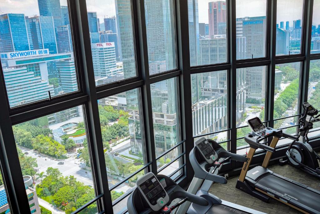 Fitness centrum a/nebo fitness zařízení v ubytování Lia Charlton Hotel Shenzhen