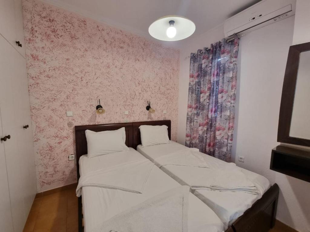 Posteľ alebo postele v izbe v ubytovaní Glyfada Beachfront Apartment A3g 58a