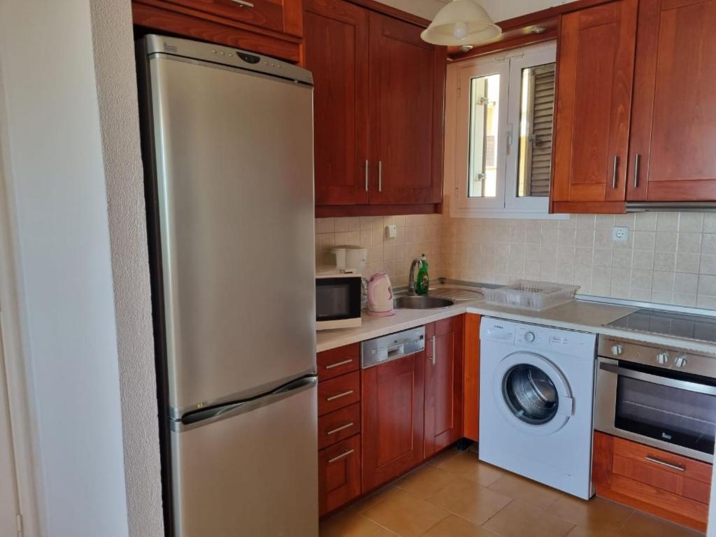 Kuchyňa alebo kuchynka v ubytovaní Glyfada Beachfront Apartment A3g 58a