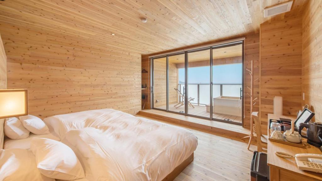 Postel nebo postele na pokoji v ubytování Genkai Ryokan
