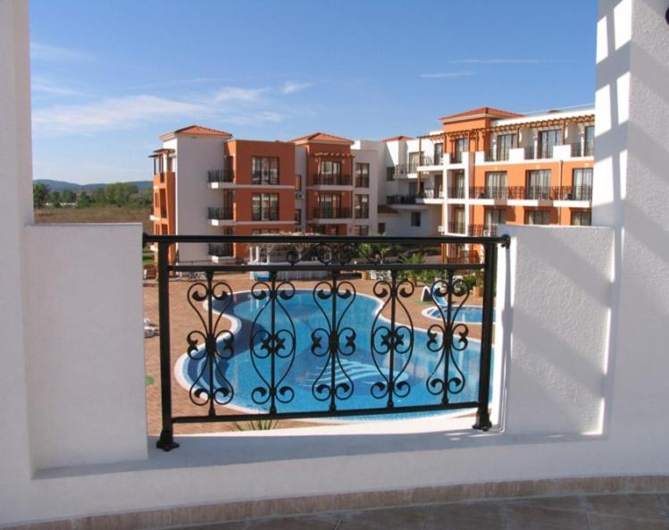 Bazén v ubytování Hotel Paradise Garden nebo v jeho okolí